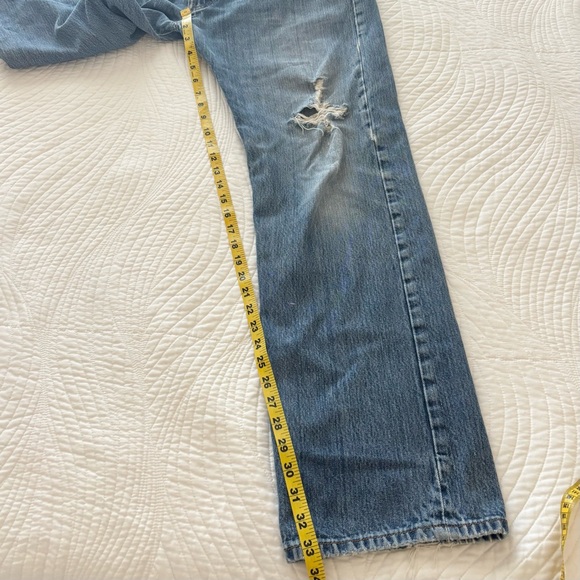 Levi’s 501 Original Button Fly 33x34 Distressed Light Wash Straight Jeans - Picture 9 of 10